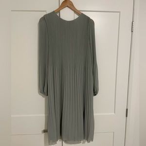 Aritzia daydreamer midi dress in sage, sz small